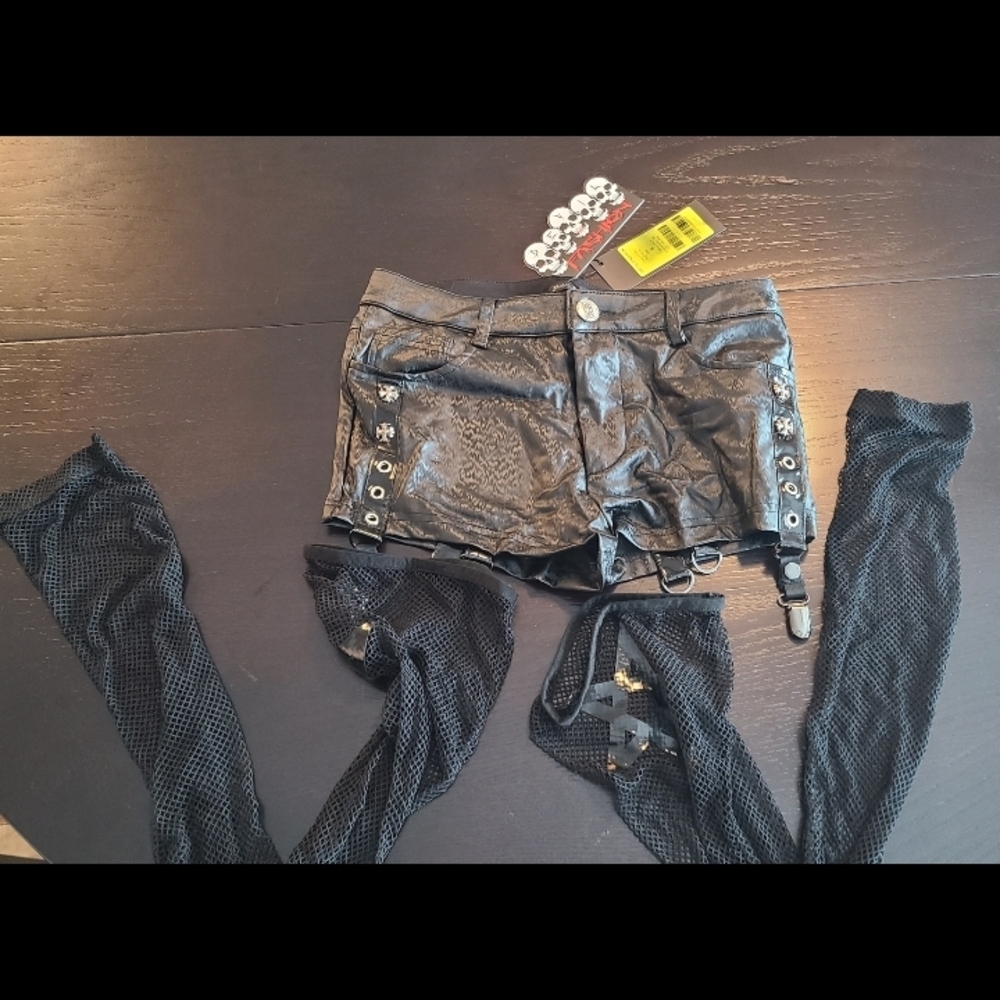 NWT Devil Fashion Pentagram Garter Faux Leather Hot Pants with Fishnets, Small - Picture 6 of 15